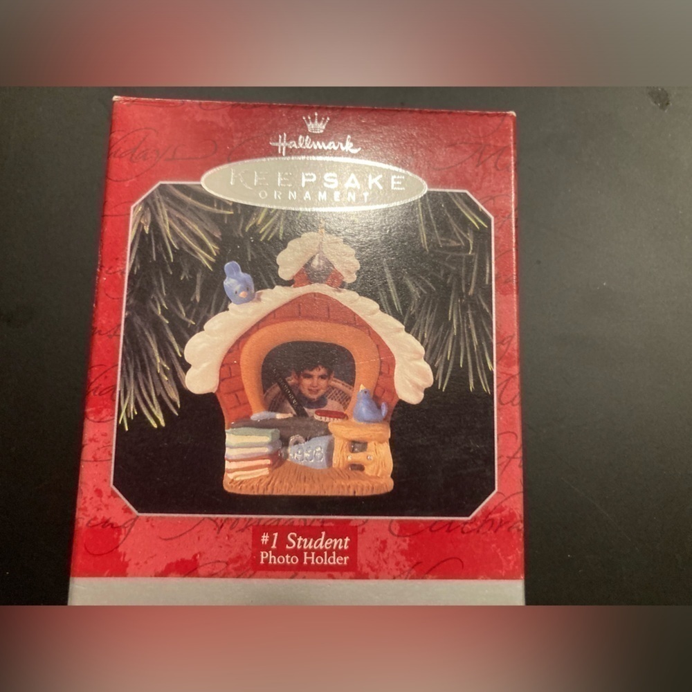 Vintage 1998 Hallmark keepsake ornament #1 Student photo holder ornament. EUC